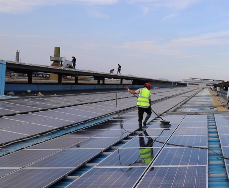 石家莊綠新設備清洗有限公(gōng)司太陽能電站清洗 石家莊綠新設(shè)備清(qīng)洗有(yǒu)限公司太(tài)陽能(néng)電站(zhàn)清洗